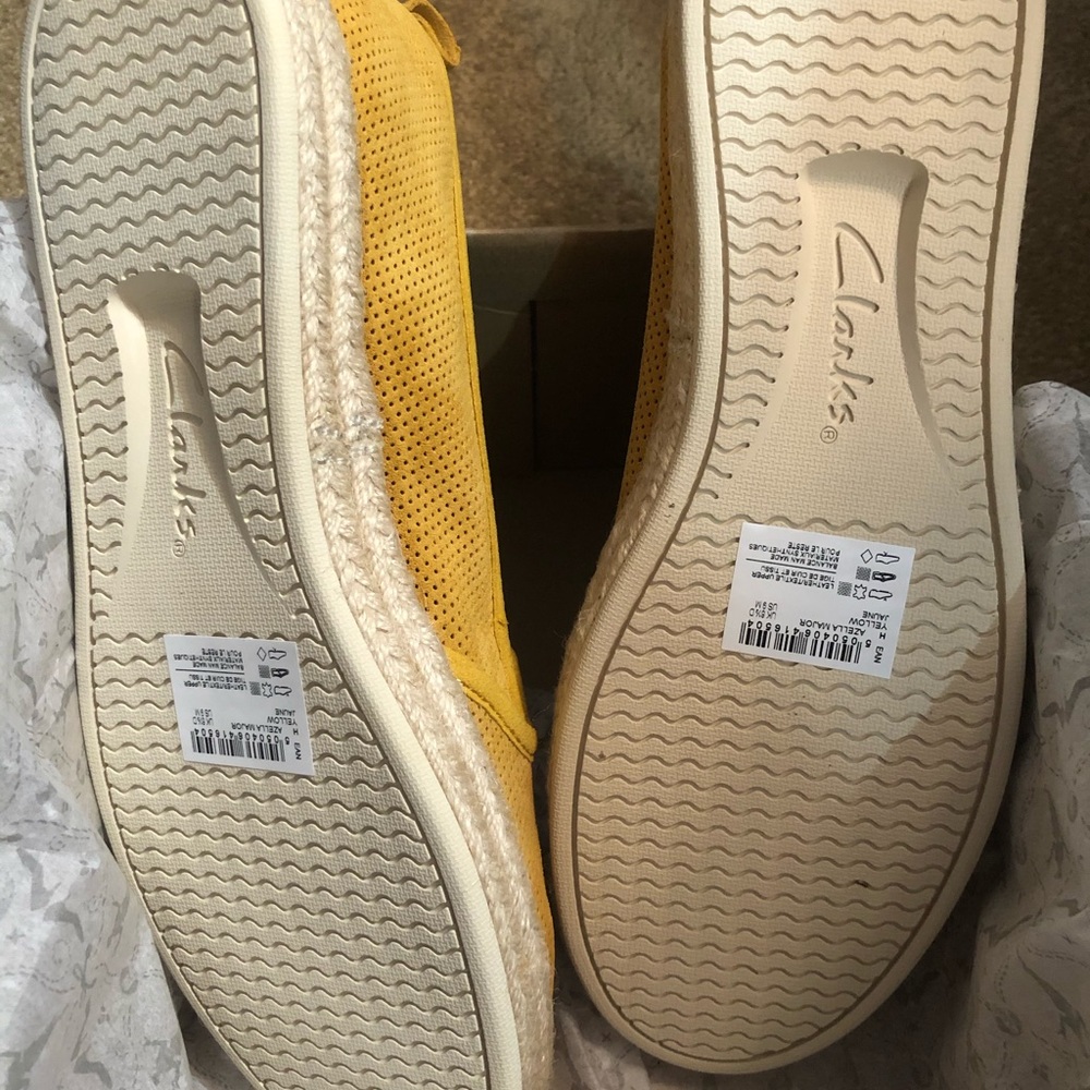 Clarks Slip On💛 - Picture 3 of 8
